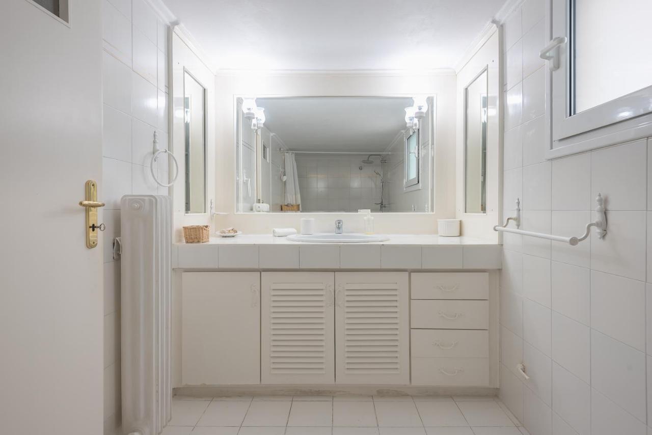 Lovely & Spacious 2-Bedroom Rental Unit In Glifada 雅典 外观 照片